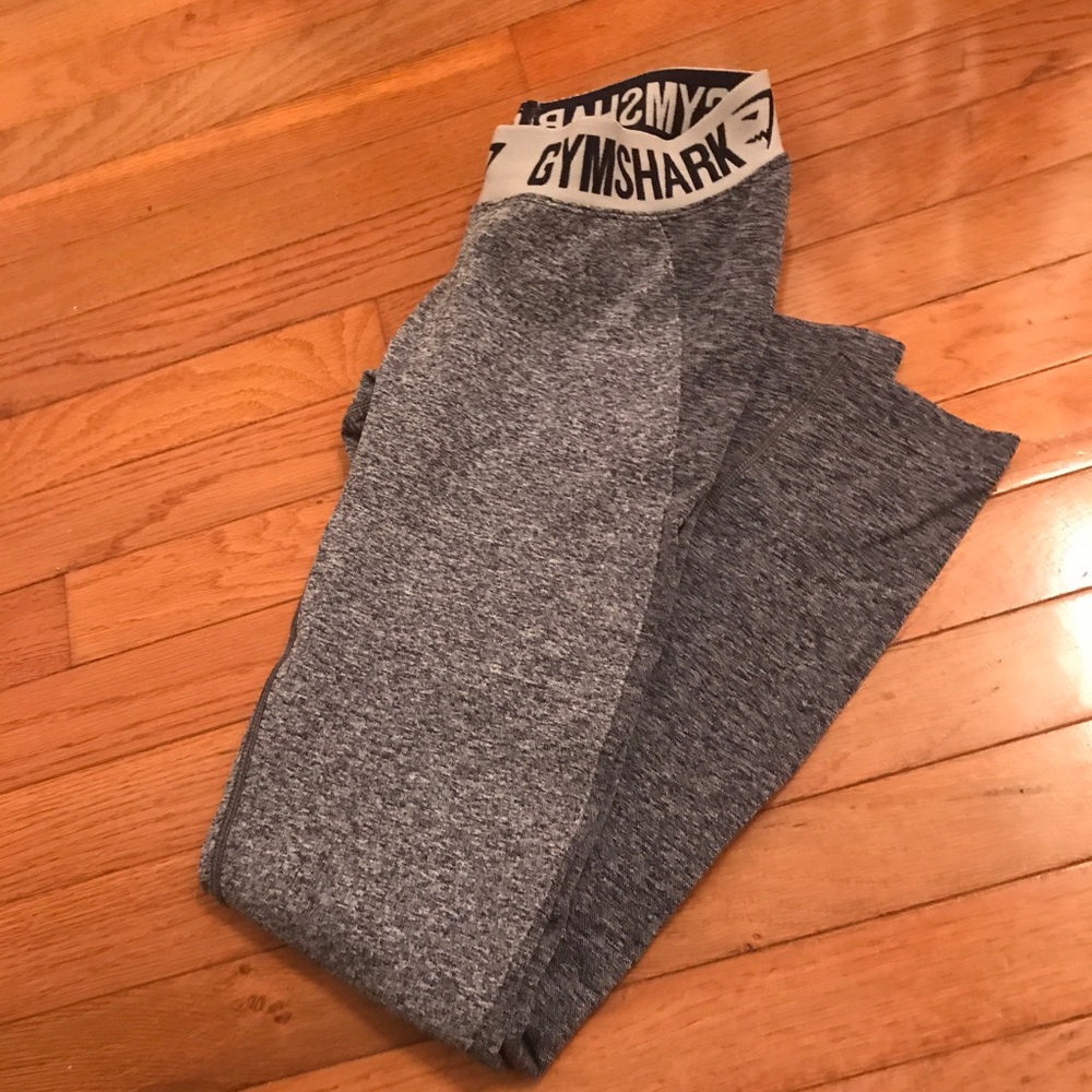 Gym shark leggings